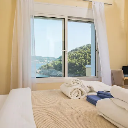 Porto Valitsa Guest house